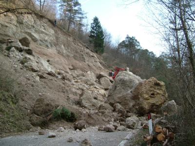 tremosine-preparazione-sparo-mine-e-posa-rete-contenimento-(2)