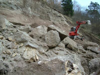 tremosine-preparazione-sparo-mine-e-posa-rete-contenimento-(3)