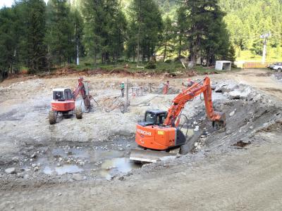 FUNIVIE-FOLGARIDA-MARILLEVA-preparazione-sito-e-sparo-mine-per-sbancamento-in-roccia-(2)