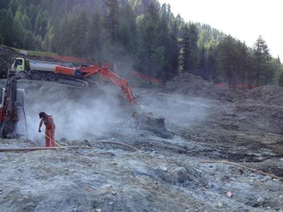 FUNIVIE-FOLGARIDA-MARILLEVA-preparazione-sito-e-sparo-mine-per-sbancamento-in-roccia-(1)